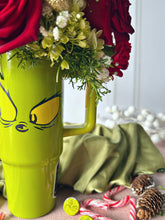 Cargar imagen en el visor de la galería, Grinch Tumbler