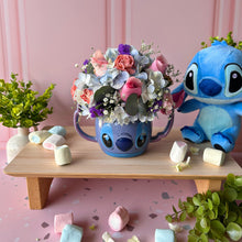 Cargar imagen en el visor de la galería, Arreglo Taza Stitch “Orejitas”