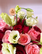 Cargar imagen en el visor de la galería, Arreglo “Fantasía Floral”