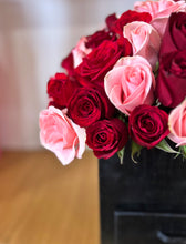 Cargar imagen en el visor de la galería, Arreglo “Fantasía Floral”