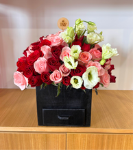 Cargar imagen en el visor de la galería, Arreglo “Fantasía Floral”