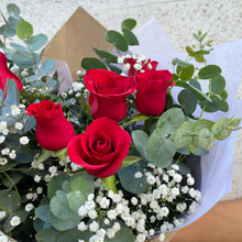 Cargar imagen en el visor de la galería, Ramo de 6 Rosas Mediano