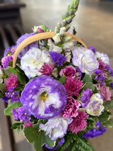 Cargar imagen en el visor de la galería, Arreglo Tipo Canasta en Tonos Lilas