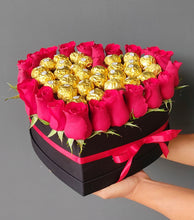 Cargar imagen en el visor de la galería, Arreglo con Rosas y Chocolates en Forma de Corazón