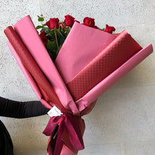 Cargar imagen en el visor de la galería, Ramo Grande de 50 Rosas Rojas