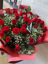 Cargar imagen en el visor de la galería, Ramo Grande de 50 Rosas Rojas