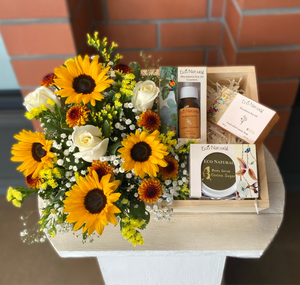 Caja Floral Tropical con 3 Productos Naturales Premium
