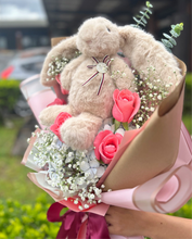 Cargar imagen en el visor de la galería, Ramo Tierno Conejito Floral
