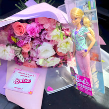 Cargar imagen en el visor de la galería, Ramo Muñeca Barbie
