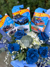 Cargar imagen en el visor de la galería, Ramo Hot Wheels Para Él
