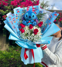Cargar imagen en el visor de la galería, Stitch-mas Bouquet

