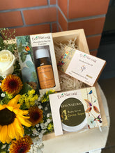 Cargar imagen en el visor de la galería, Caja Floral Tropical con 3 Productos Naturales Premium
