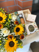 Cargar imagen en el visor de la galería, Caja Floral Tropical con 3 Productos Naturales Premium
