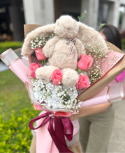 Cargar imagen en el visor de la galería, Ramo Tierno Conejito Floral
