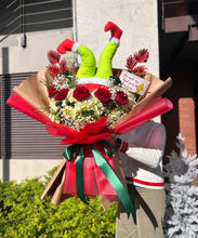 Cargar imagen en el visor de la galería, Big Grinch Bouquet
