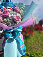 Cargar imagen en el visor de la galería, Stitch Santa Bouquet
