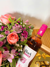 Cargar imagen en el visor de la galería, Caja Floral con Espumante Rosado y Finos Chocolates

