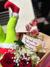 Cargar imagen en el visor de la galería, Big Grinch Bouquet
