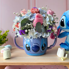 Cargar imagen en el visor de la galería, Arreglo Taza Stitch “Orejitas”
