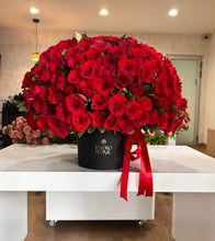 Cargar imagen en el visor de la galería, Imperial Rose Box

