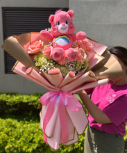 Cargar imagen en el visor de la galería, Ramo Temático Osito Cariñosito “Cheer Bear”
