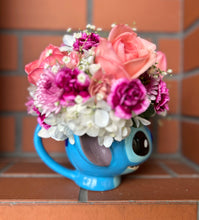 Cargar imagen en el visor de la galería, Arreglo Taza Stitch

