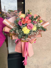 Cargar imagen en el visor de la galería, Ramo Alegres Rosas y Claveles
