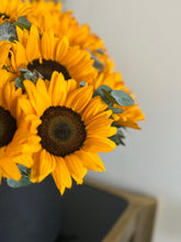 Cargar imagen en el visor de la galería, Sunflower Luxe Box
