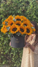 Cargar y reproducir el video en el visor de la galería, Sunflower Luxe Box
