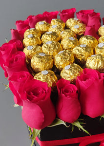 Arreglo con Rosas y Chocolates en Forma de Corazón
