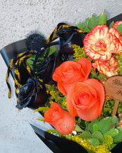 Cargar imagen en el visor de la galería, Spooky Bouquet 🕷🧡
