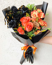 Cargar imagen en el visor de la galería, Spooky Bouquet 🕷🧡
